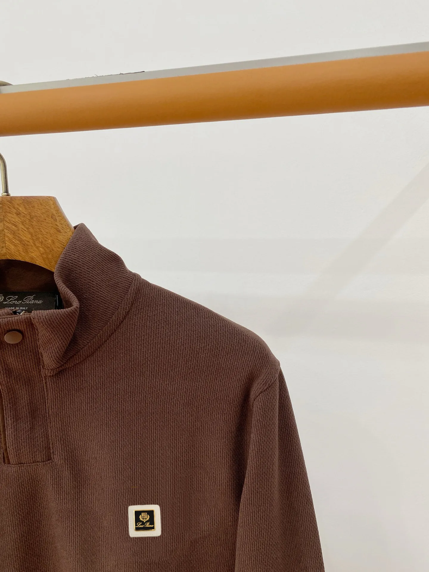 , LP 2051 autumn and winter New Arrival men's casual round neck sweatshirt, the final channel product has appeared! ! Simultaneous sales at the counter! It is no exaggeration to say that LP items have always been one of the must-have items for successful business people! The brand's high-end style and powerful aura are not something that everyone can easily overcome. The fabric is customized with 24% cotton + 69% polyester + 7% spandex, the stitching is neat, and the upper body is fashionable and stylish. Size:M-3XL
